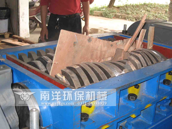 木材撕碎機現場（chǎng）