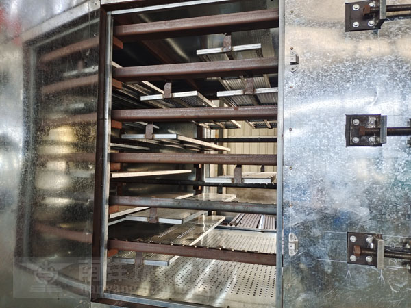 多層蛋托烘（hōng）幹機內部