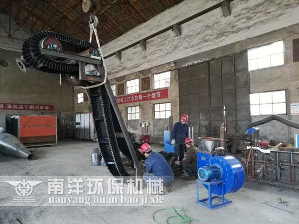 大傾角皮帶輸送機（jī）製造（zào）現場