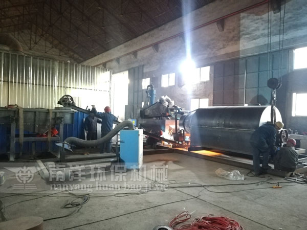 石英（yīng）砂脫（tuō）水烘幹篩分成套設備製造現場