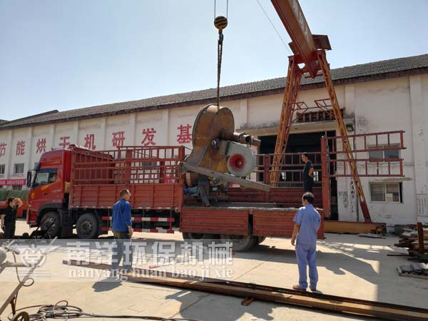 煤粉燃燒器裝車（chē）發貨現場