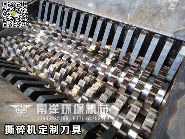 撕碎機破碎腔與動刀輥