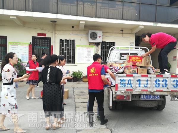 市工會到企業（yè）夏送清涼（liáng）