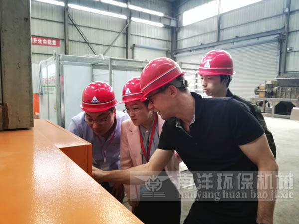 外商操作體驗（yàn）熱泵烘房