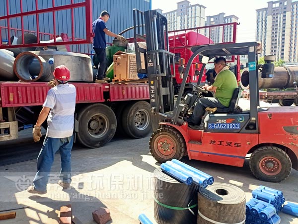汙泥烘幹機發貨現場