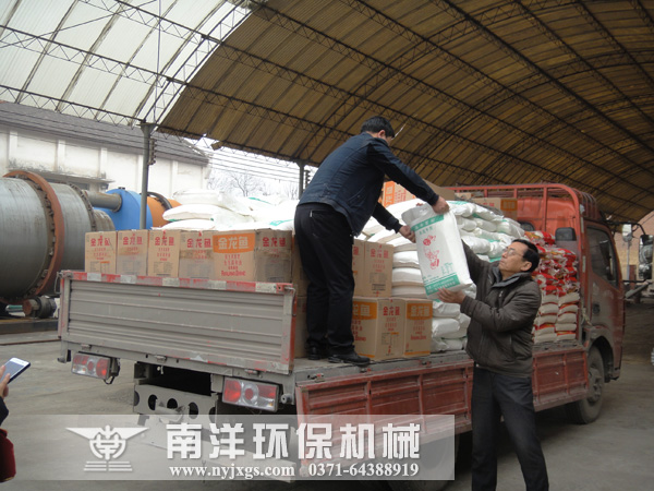 送溫暖：工會（huì）領導蒞臨91污视频環保機械慰問一線困難職工