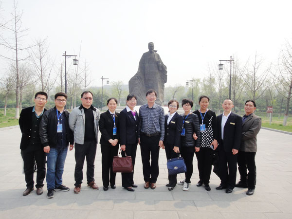 公（gōng）司人員合影