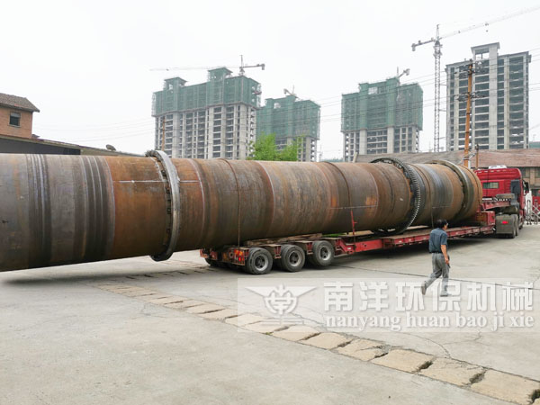 大（dà）型煤泥烘（hōng）幹機發貨現（xiàn）場