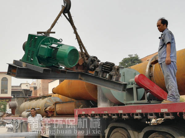 汙泥烘幹機傳動組（zǔ）件裝車